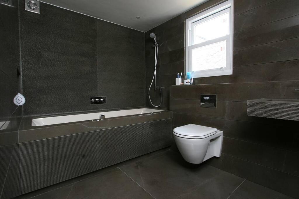 Quintessential Town House Close To Central London Exterior photo