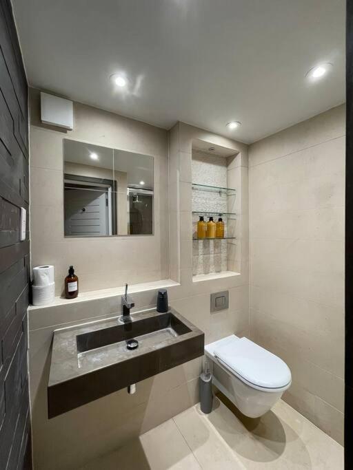 Quintessential Town House Close To Central London Exterior photo
